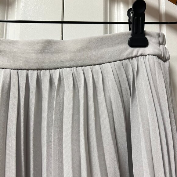 GU Japanese Pleated Midi Skirt Grey - Picture 2 of 9